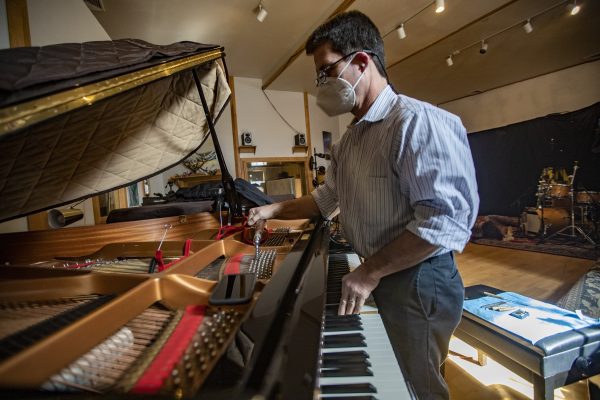 Khám Phá Dịch Vụ Lên Dây Đàn Piano Cơ Chất Lượng Tại Phúc La, Hà Đông