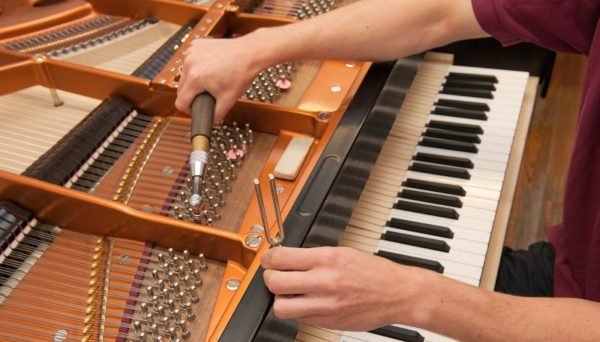 Sửa Chữa Đàn Piano Cơ Tại Cống Vị – Âm Nhạc Hoàn Hảo Chờ Đón Bạn!